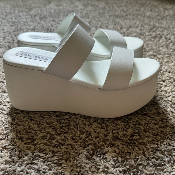 Never worn white Steve Madden platform shoes, size 7.5. - Picture 1 of 6